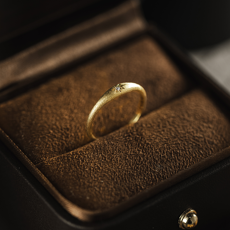 31448 Filigree diamond-set simple ring.