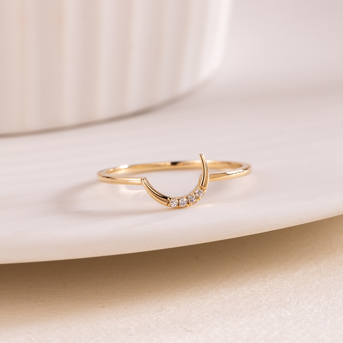 31493 Elegantly Luxurious Moon-Shaped Ring