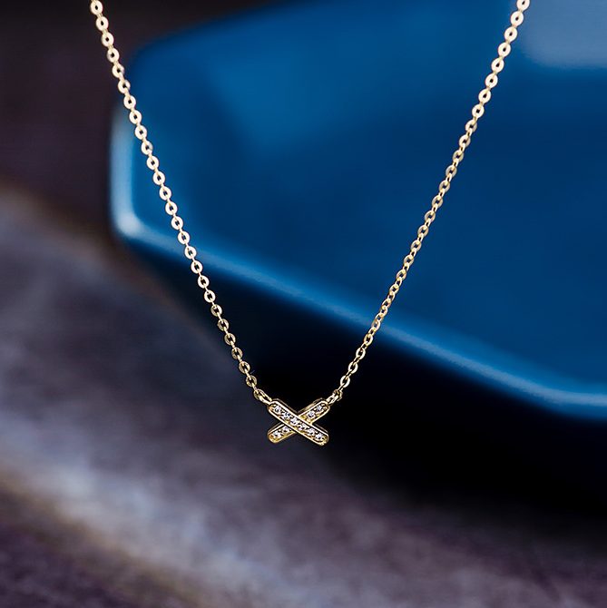 11663 Fashionable X-shaped diamond pendant