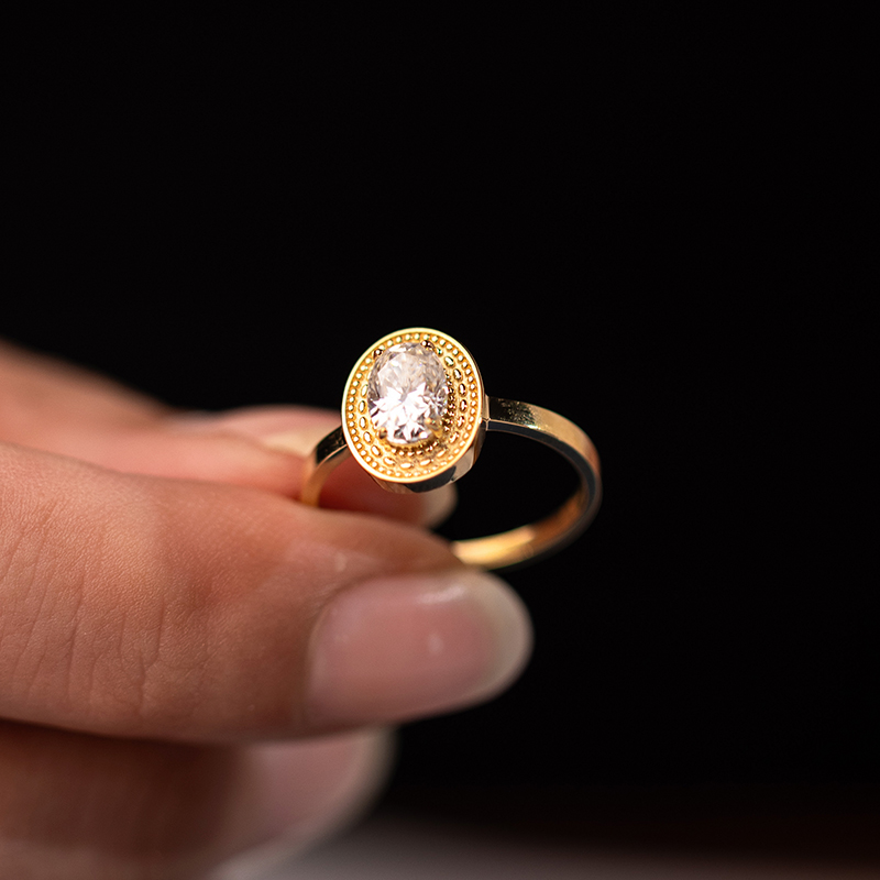 31541 Minimalist Moissanite Inlay Vintage Oval Ring