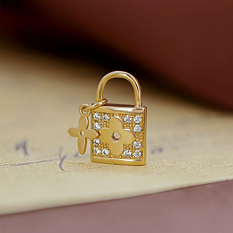 10900 Female fashion Moissanite embedded lucky lock pendant 