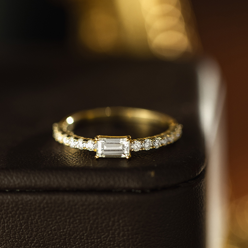 31565 Super Flash Small Cube Sugar Moissanite Elegant Ring.