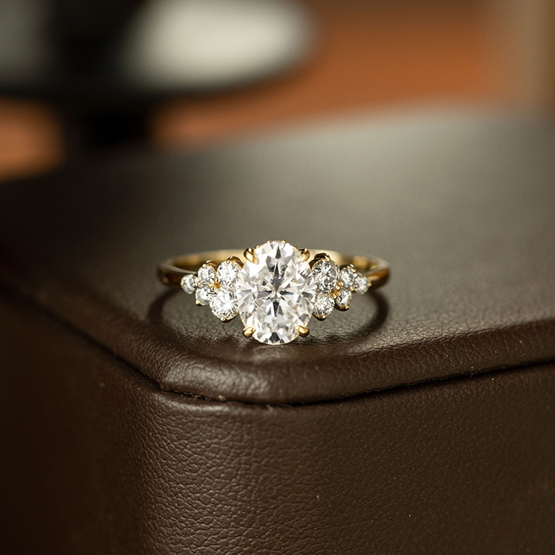 31599 Luxury Oval Diamond Engagement Ring Wedding Band