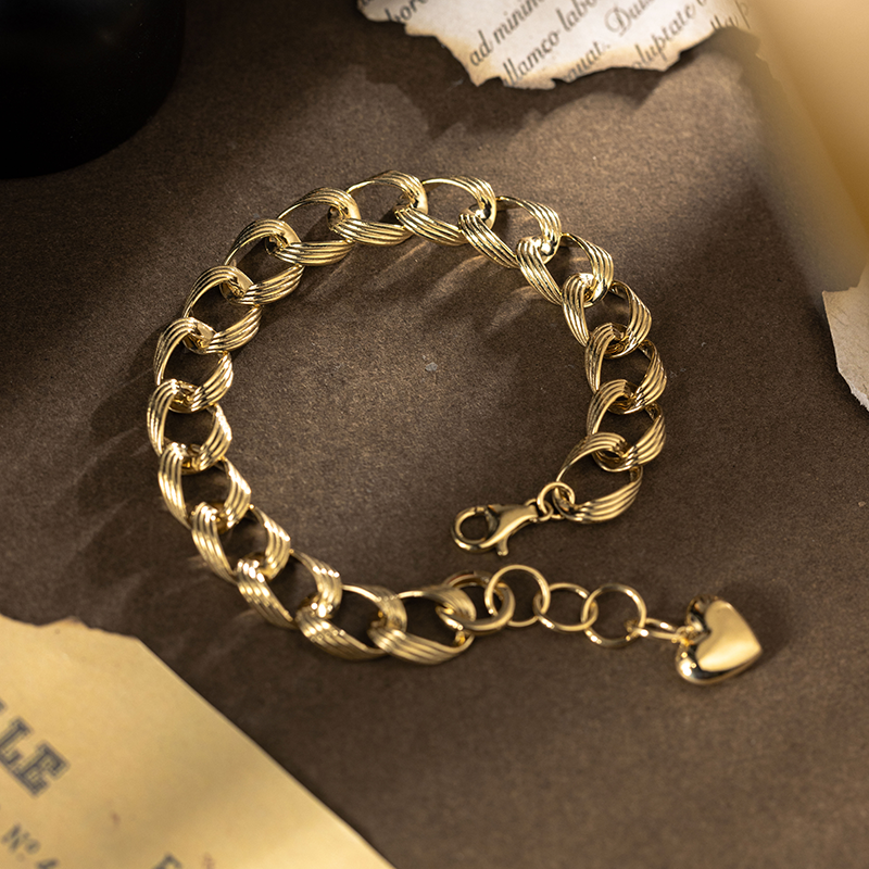41044 Exaggerated wide bracelet in European and American punk style fashion.