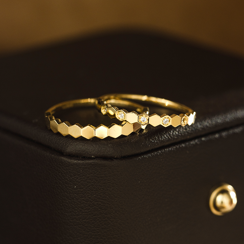 3924 Diamond-set rhombus honeycomb couple's ring.
