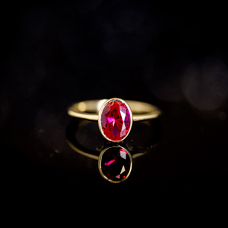 30852 Sophisticated design with inlaid gemstone ring