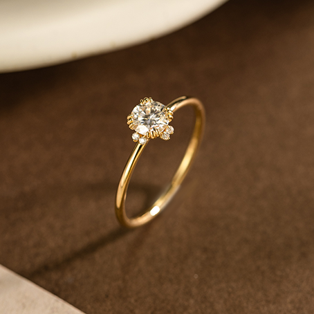 31505 Delicate Simple Diamond Ring