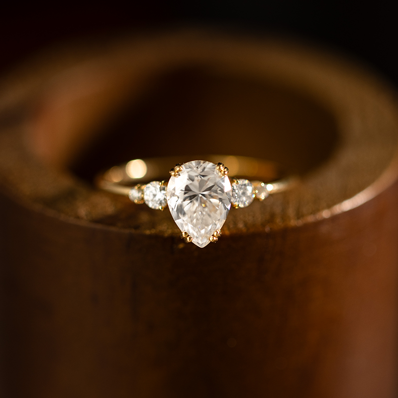 31525 Classic Teardrop Diamond Ring