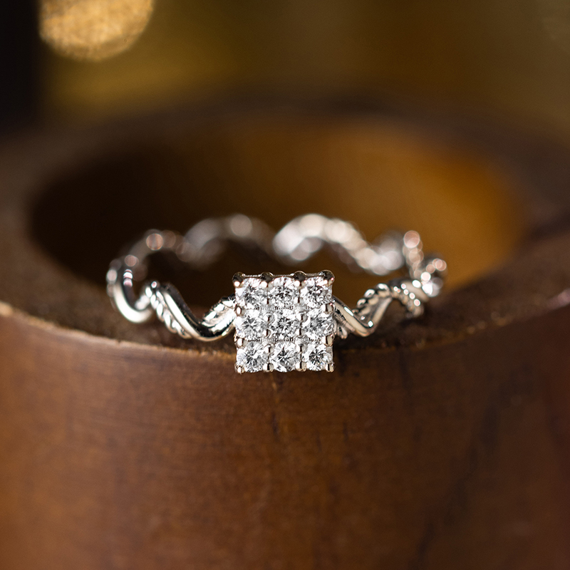 31504 Luxury Radiance: Extravagant Diamond Ring