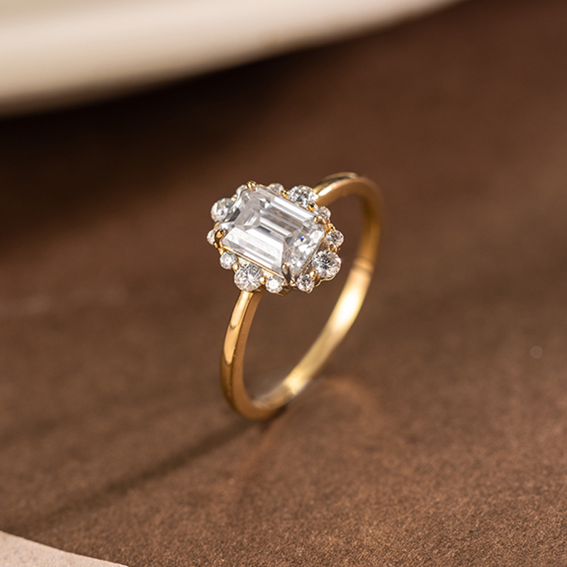 31518 Magic Mirror Moissanite Wedding Band