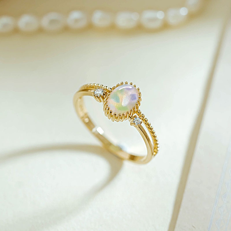 31122 Women's oval ring embedded with opal gemstone