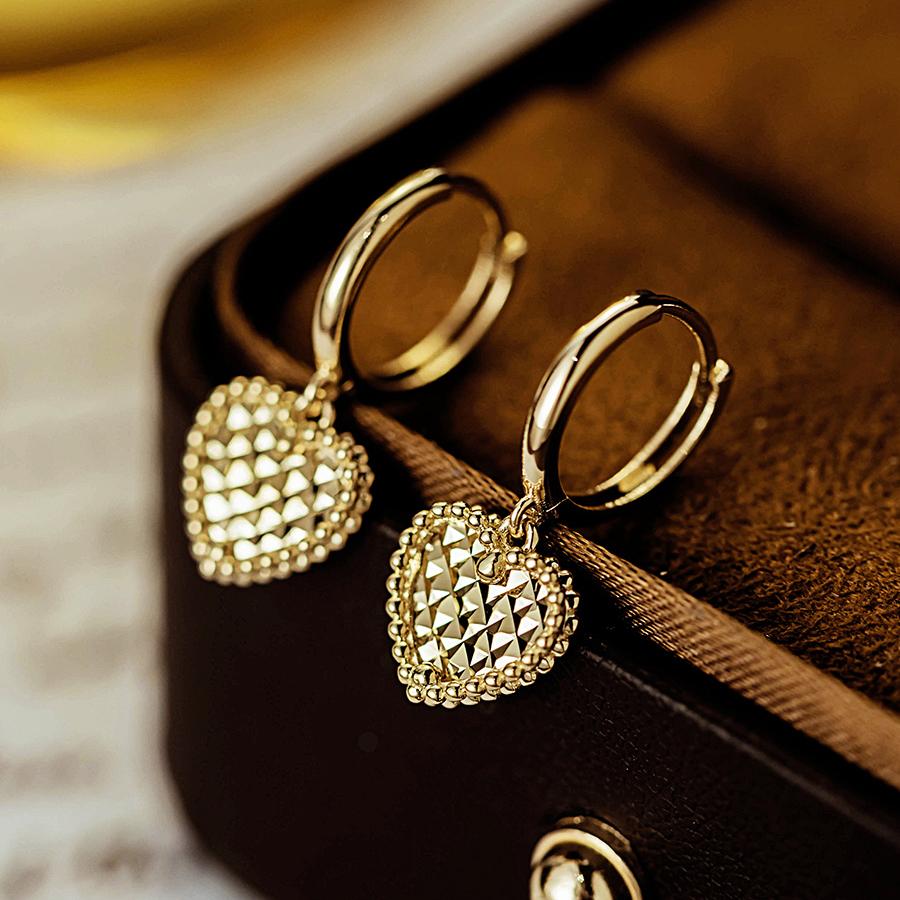 25121 Laser rhombic corrugated simple love heart exquisite earrings  