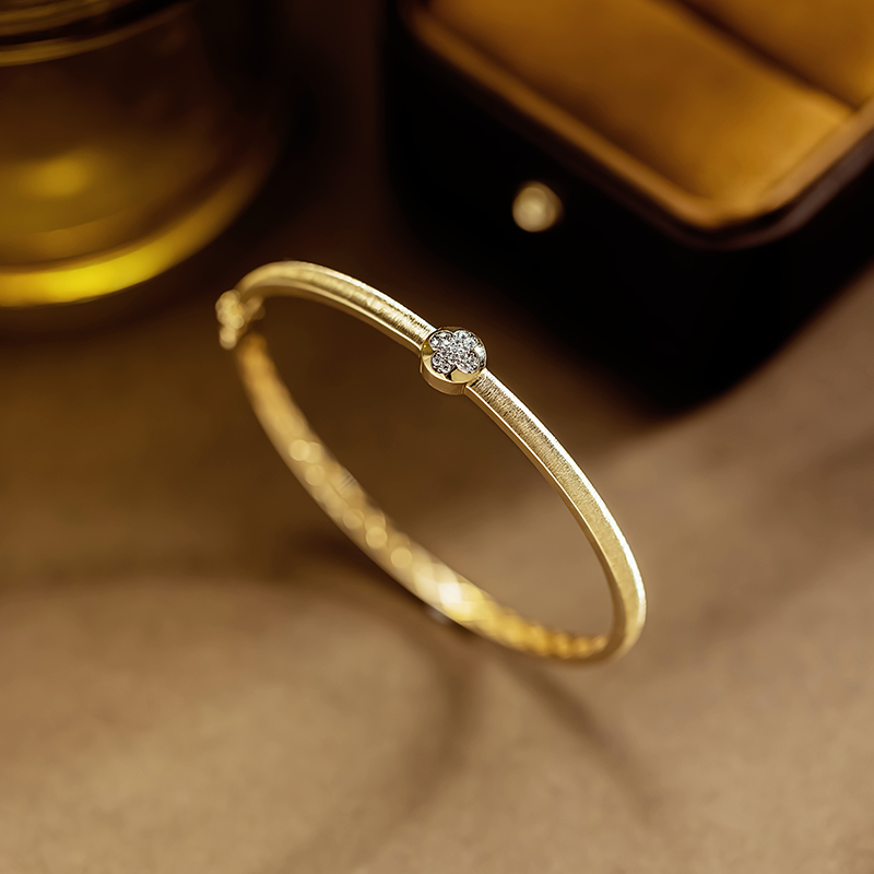 41009 Brushed Four-Leaf Clover Inlaid Bracelet