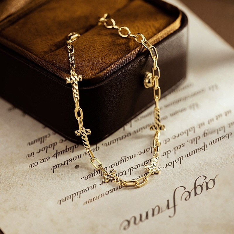 40903 Letter T plain gold faceted checkered bracelet  