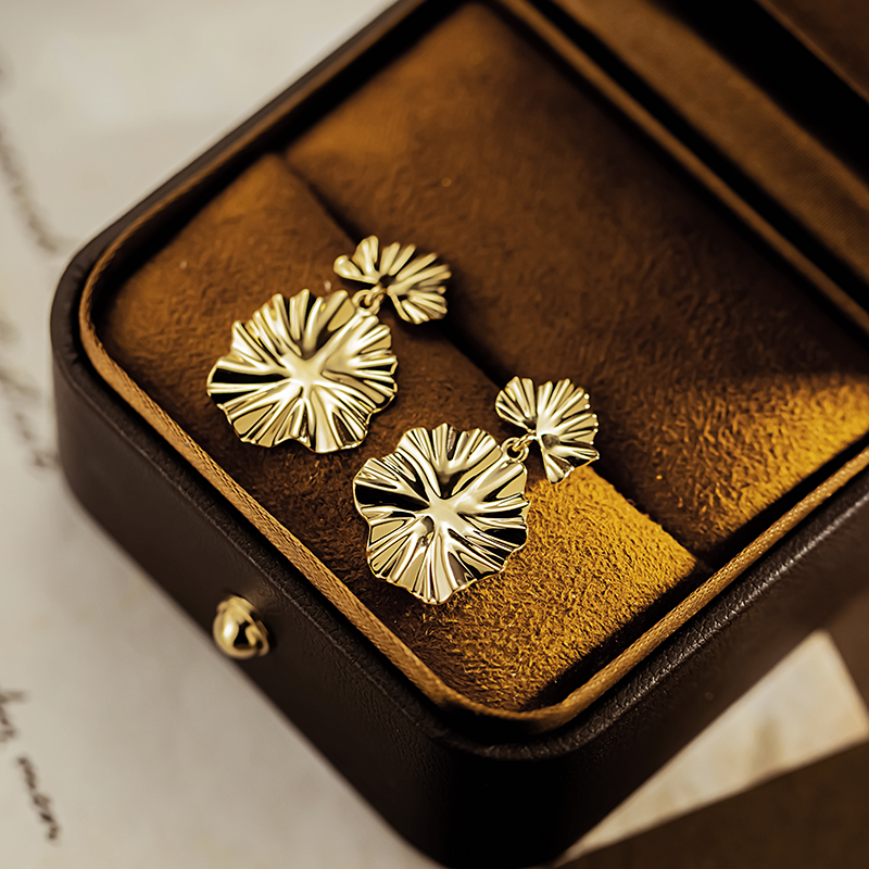 25060 Simple and fashionable plain gold flower shiny surface earrings 