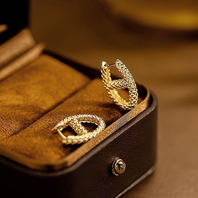 25054  Fashionable plain gold faceted small fragrant style pig nose ear clasps  
