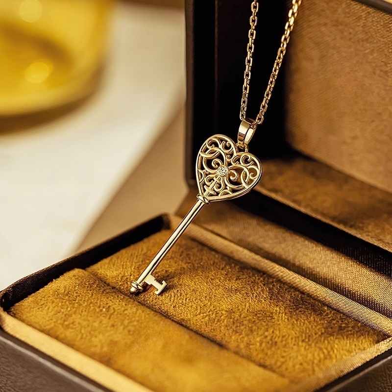 12982 Heart-shaped key hollow-out design diamond necklace  