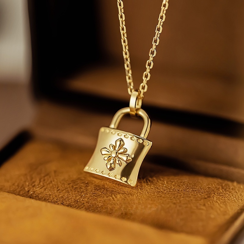 12998 Plain gold shiny surface lock cross Chrome Hearts pendant  